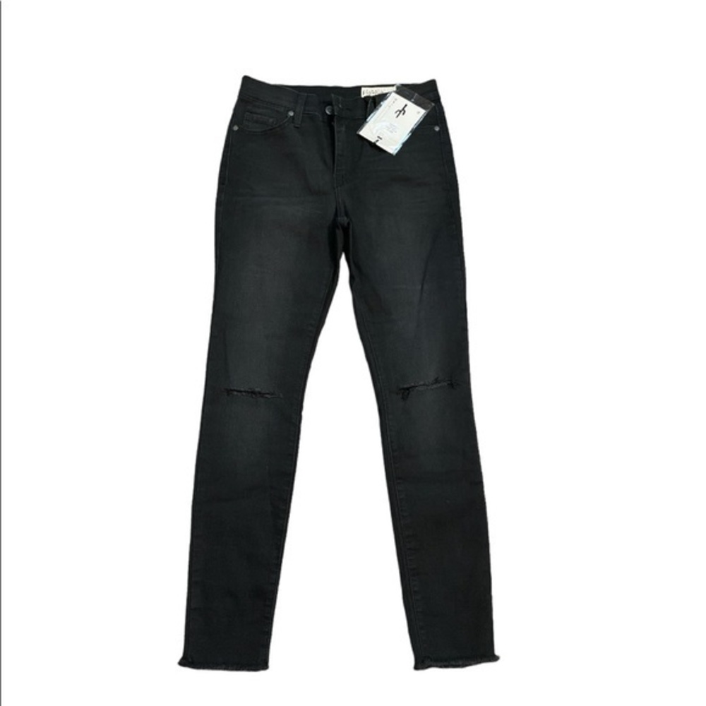Pistola NYX Slash Black Distressed Jeans